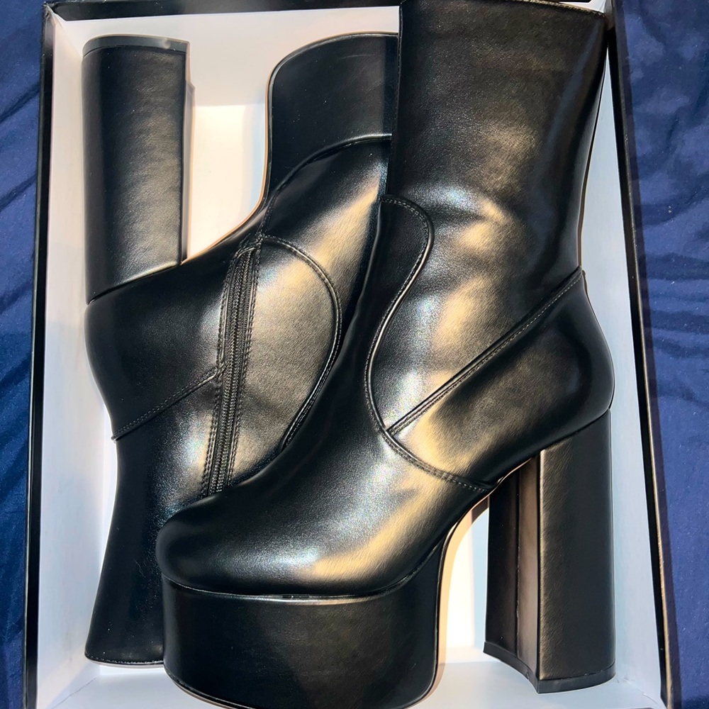 Size 8 Black LA MODA ‘Adore you’ platform heels